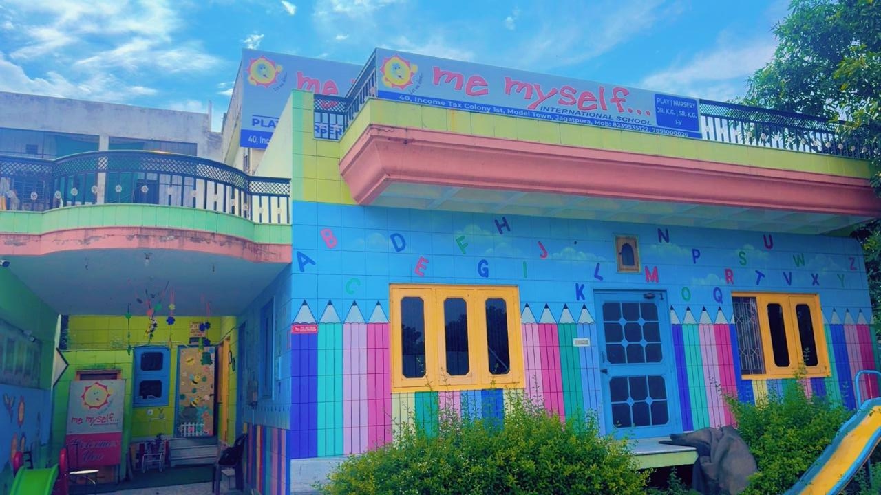 The pencil painted front of the Jagatpura campus