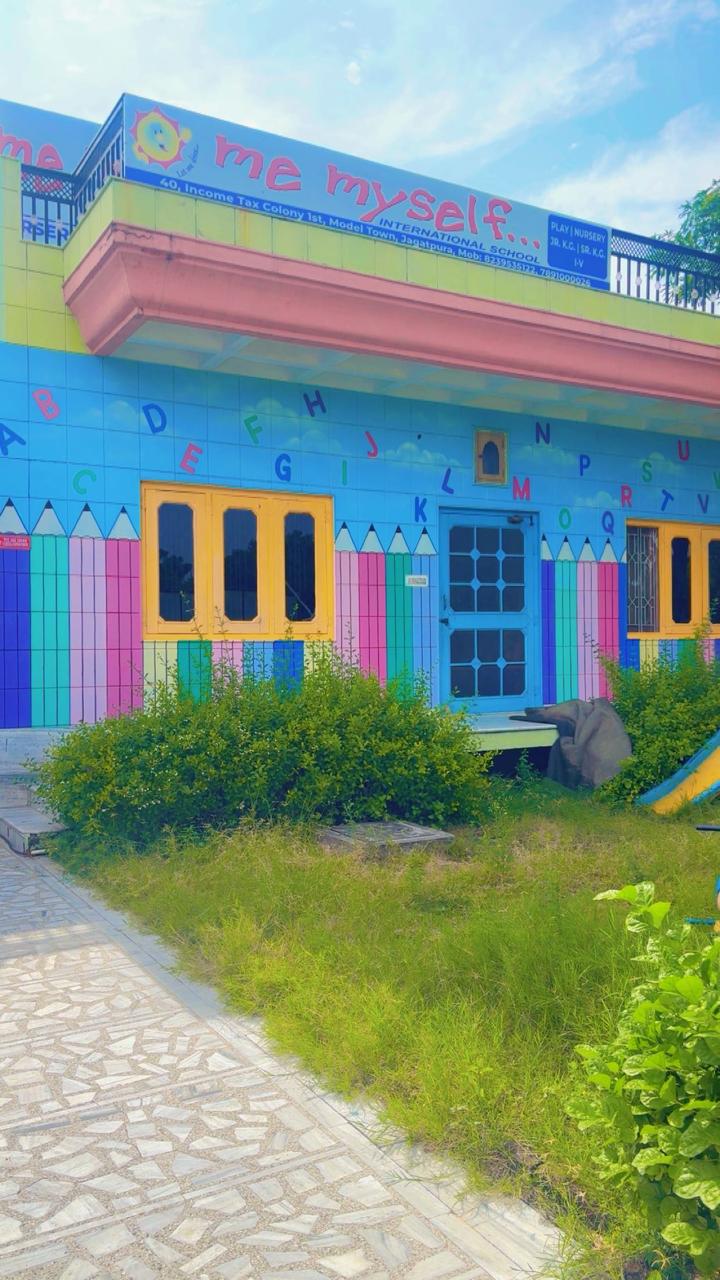 The pencil painted front of the Jagatpura campus