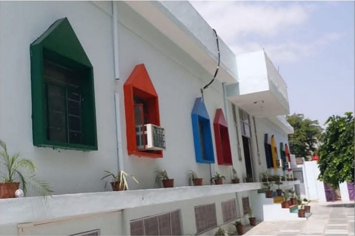 The coloured house shaped windows at Sirsi Road